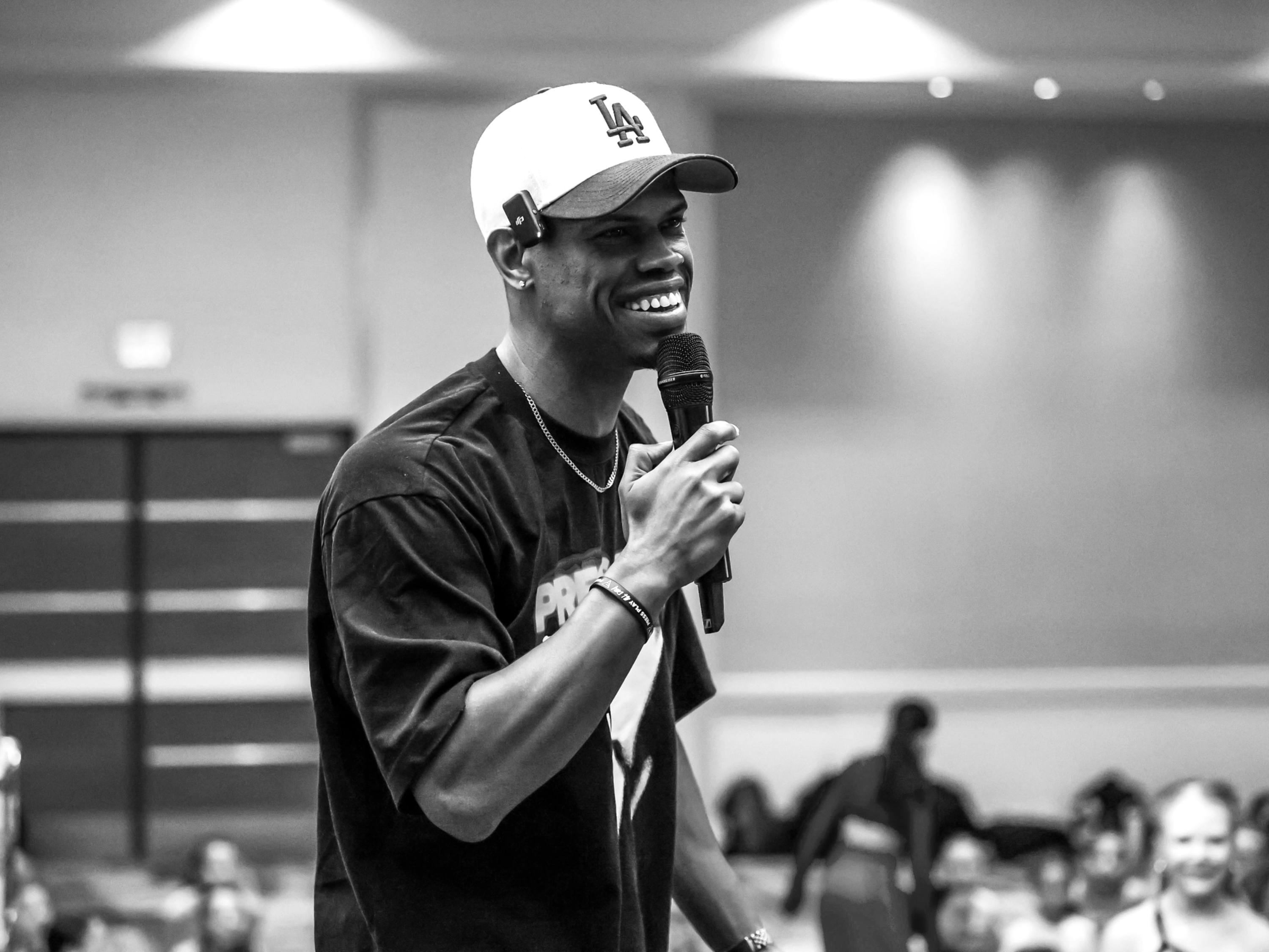 Phil Wright speaking to dancers during a live mentorship-style class